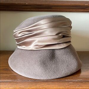 Vintage Crean of Canada 1930s 1940s style cloche hat taupe felt